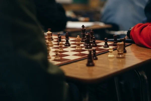 国际象棋世界冠军赛丁立人挑战者赛与古克什对决分析棋王争霸悬念